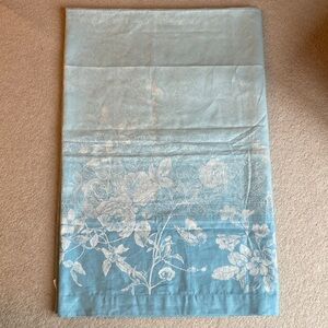 Williams Sonoma linen blend tablecloth 70 x 90”